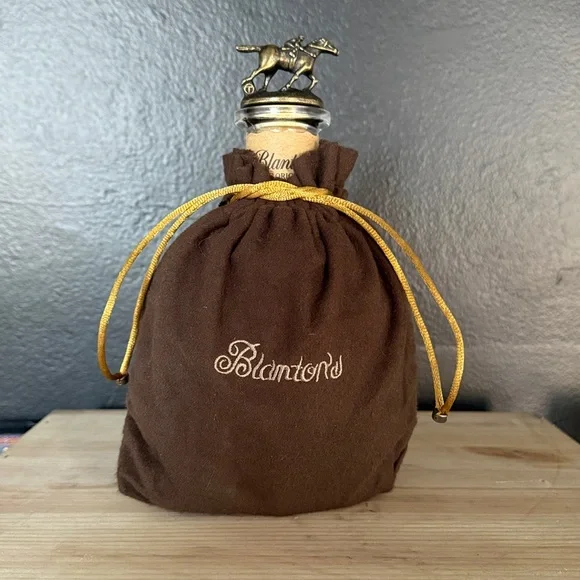 Blanton's Single Barrel Bourbon EMPTY BOTTLE With Stopper “T” w/ Velvet Bag - Picture 4 of 4